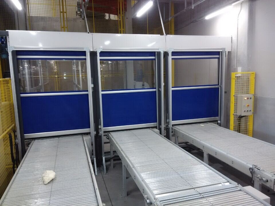 Conveyor high speed doors for automated production lines